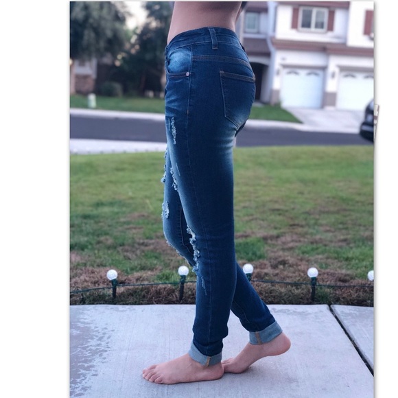 Dark was distressed jeans - Picture 2 of 3